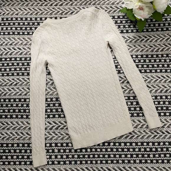 NWOT TOMMY HILFIGER Cable Knit V-neck Sweater - Picture 4 of 6